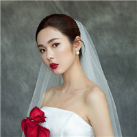 青岛化妆培训—气质白纱新娘