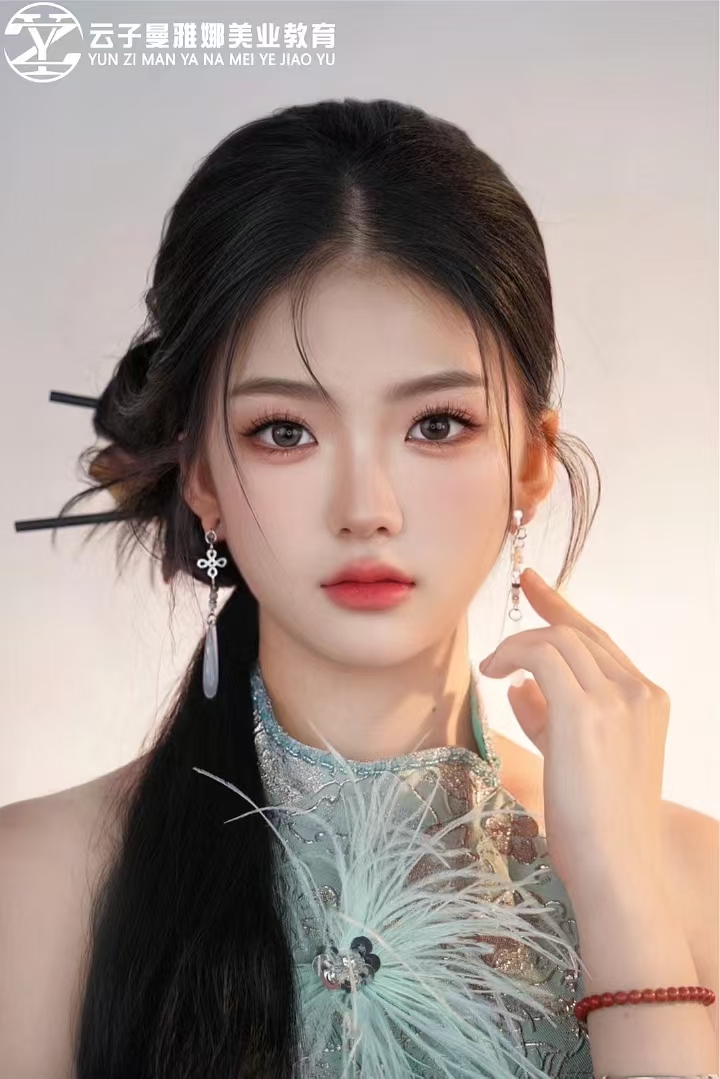 青岛化妆培训机构教你画好新中式侧盘晨袍妆造