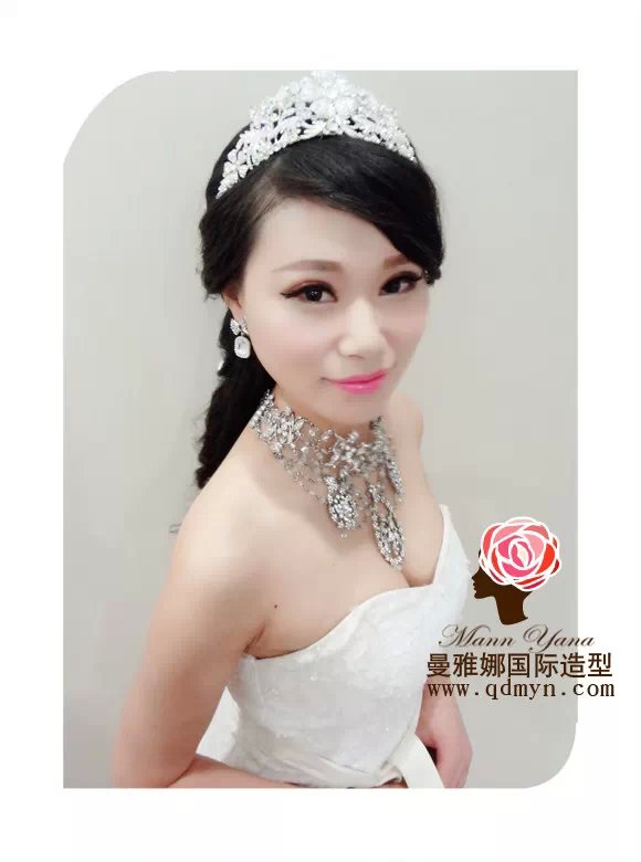 青岛婚礼化妆贴心服务