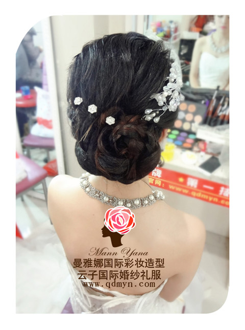青岛新娘化妆唯美造型-青岛曼雅娜国际彩妆造型云子婚纱