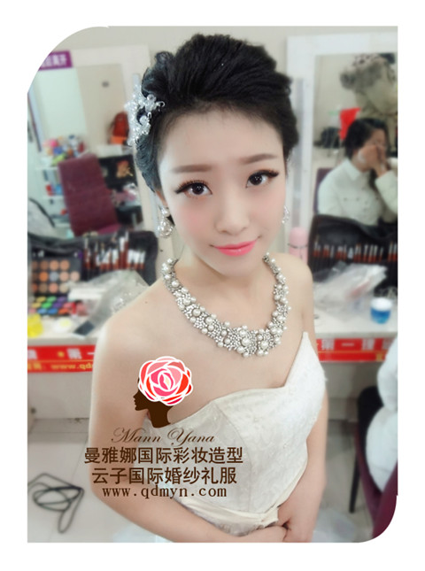 青岛婚礼跟妆唯美大方新娘造型
