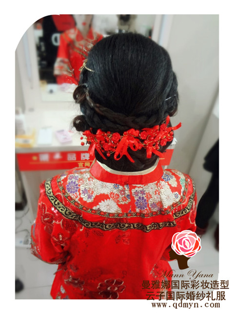 青岛婚礼跟妆中式婚礼造型-青岛曼雅娜国际彩妆造型云子婚纱租赁