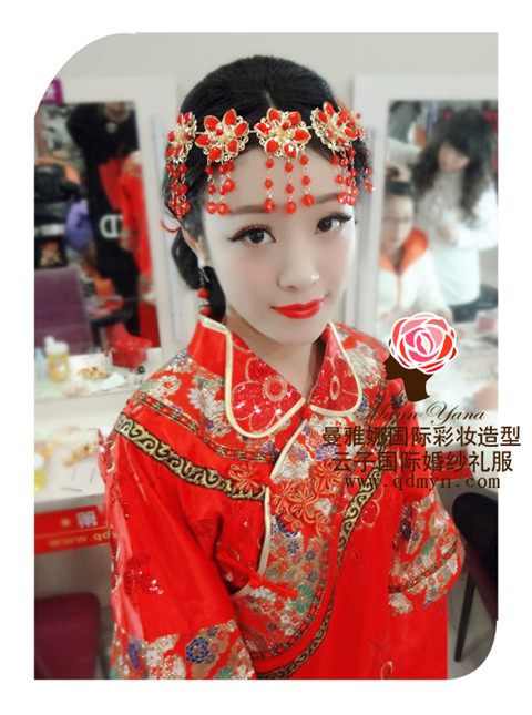青岛新娘化妆中式秀和造型
