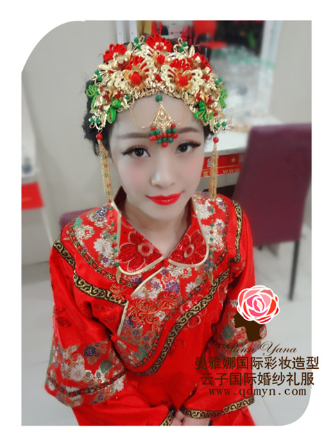 青岛婚礼化妆师龙凤褂中式婚礼造型