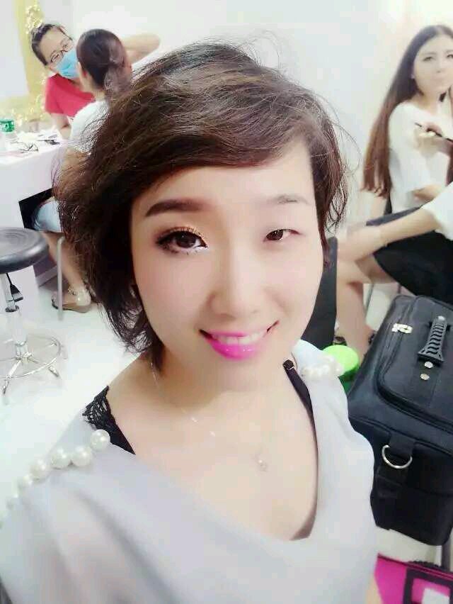 个人形象设计培训课左右脸对比