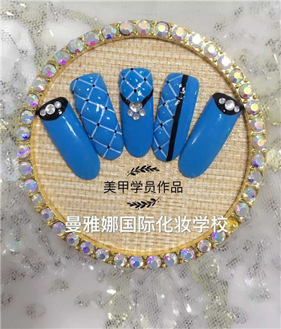 青岛曼雅娜化妆学校美甲培训班
