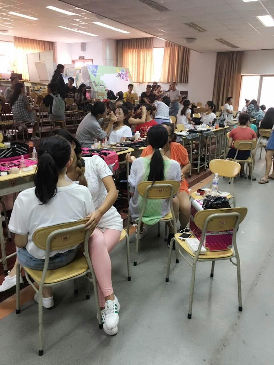 ���ͻ�ױ��ֳ�