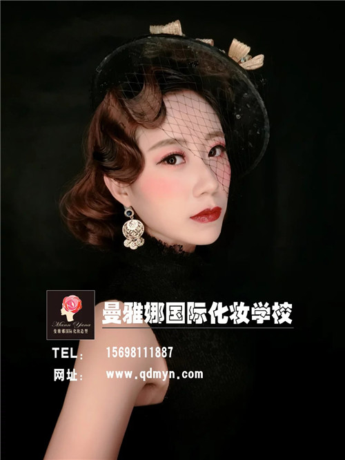 手推波纹杂志造型