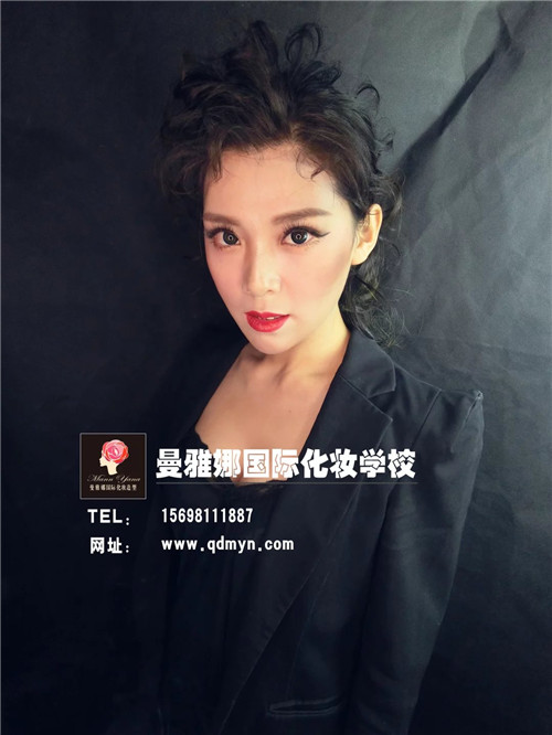冷艳的杂志广告写真造型