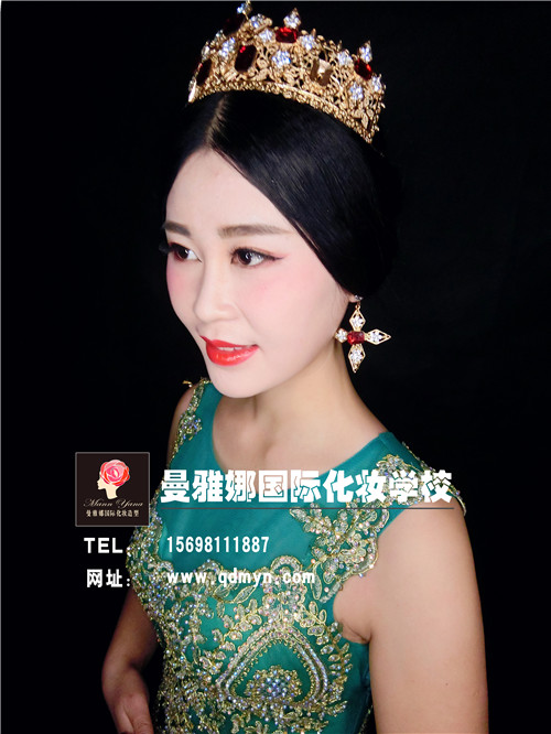 青岛婚礼跟妆晚礼造型