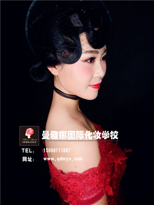 手推波纹复古新娘跟妆造型
