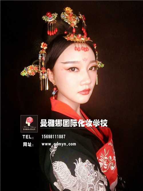 青岛曼雅娜化妆培训学校作品